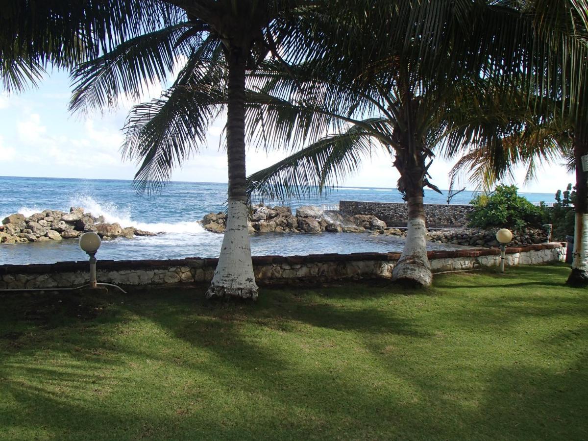 Chrisanns Beach Resort Ocho Ríos Exterior foto