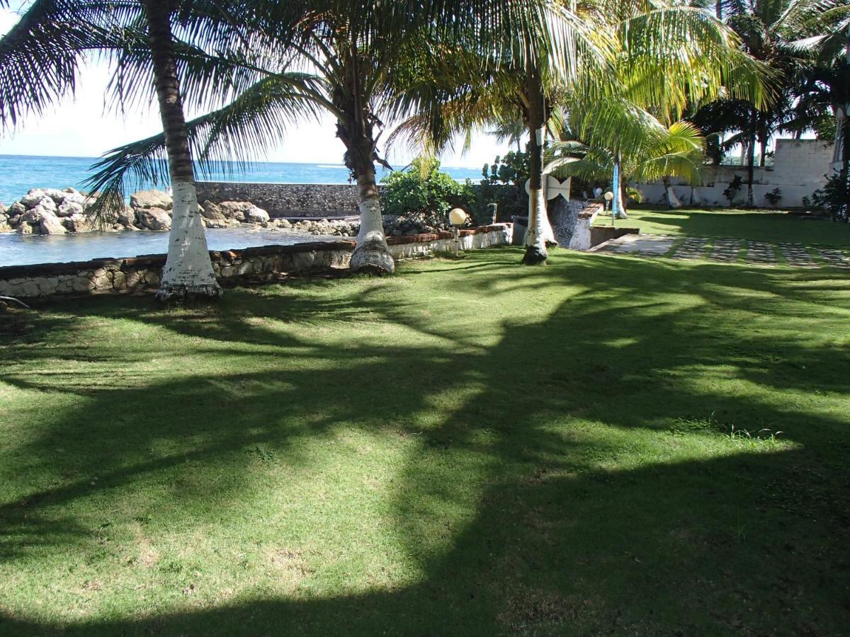 Chrisanns Beach Resort Ocho Ríos Exterior foto